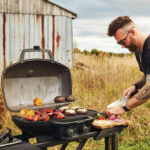 Portable dual-burner propane gas grill - Image 5